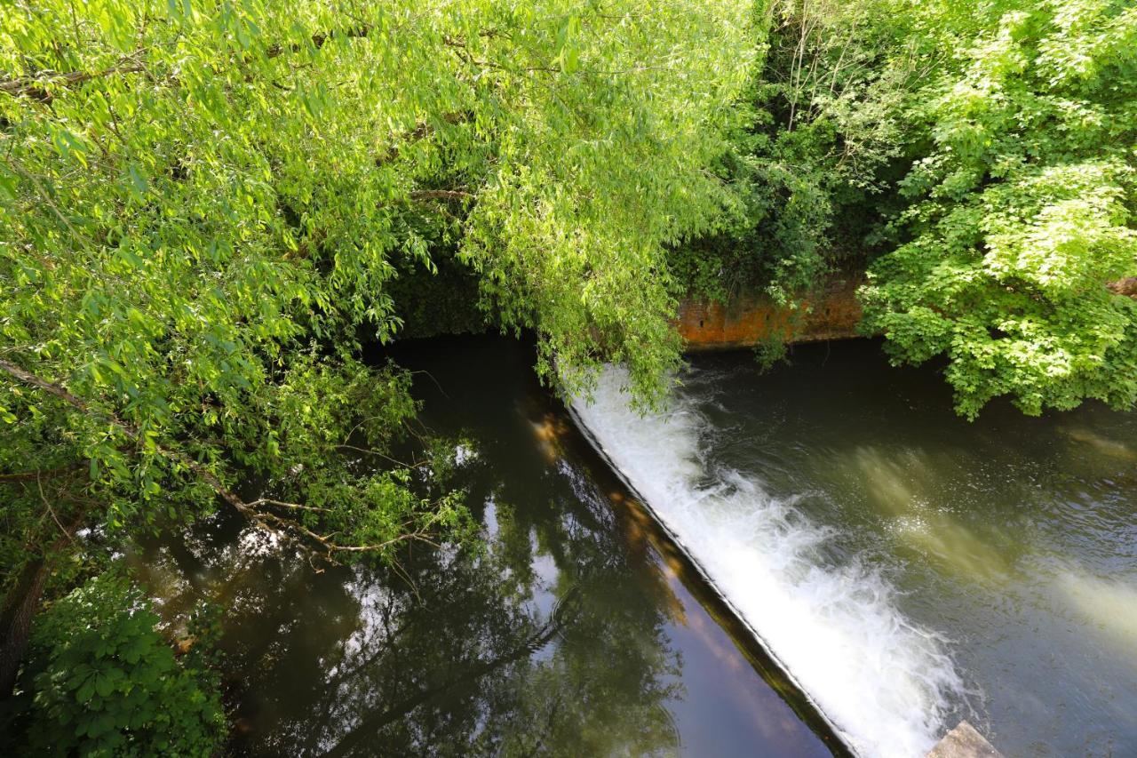 YvoirAux Berges Du Bocq别墅 外观 照片