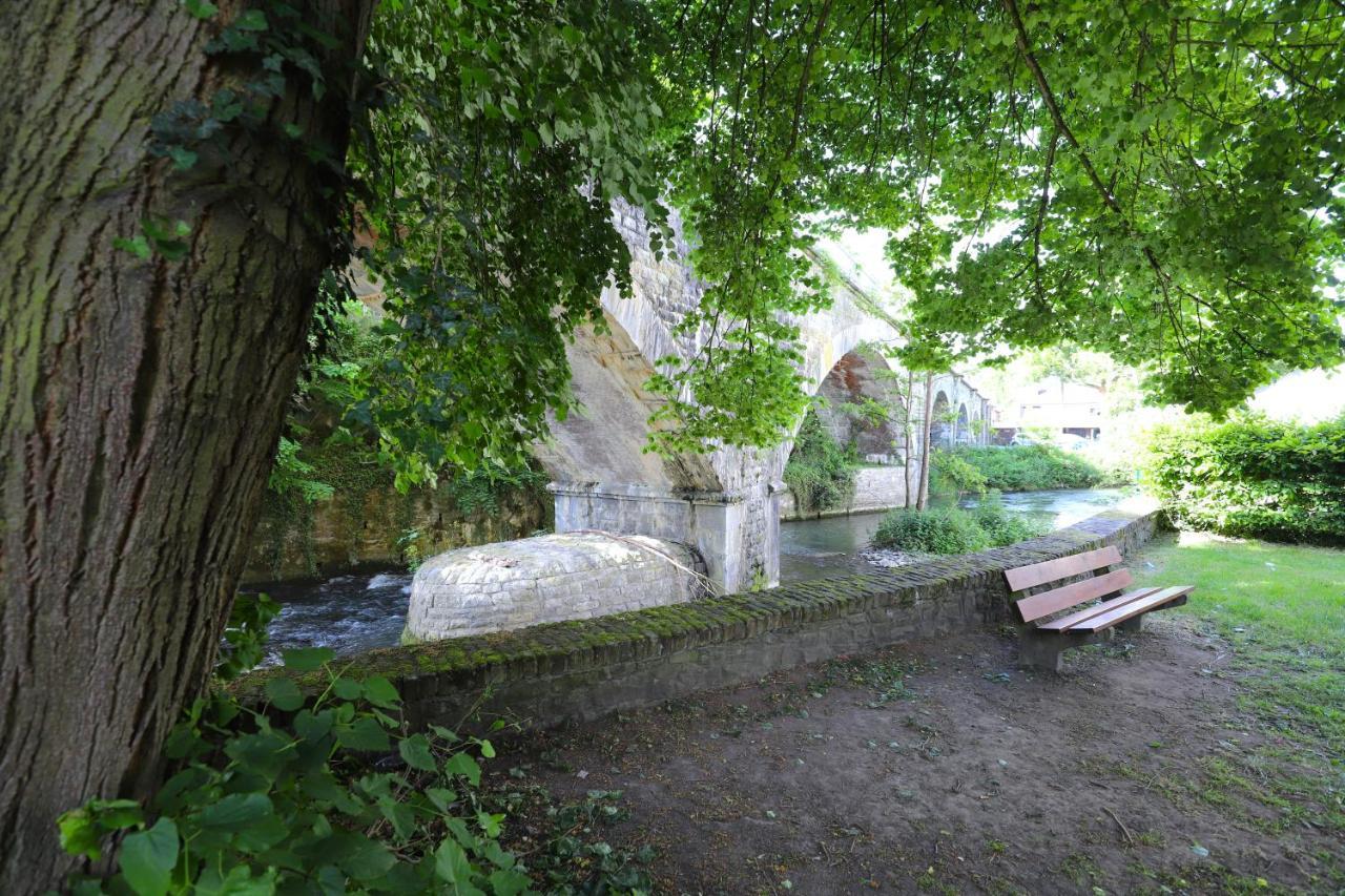 YvoirAux Berges Du Bocq别墅 外观 照片